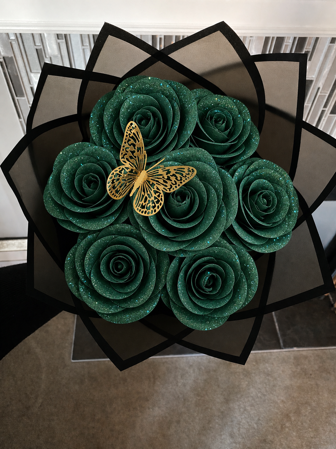 Ramo de Rosas eternas Verde Oscuro Con Detalles elegantes