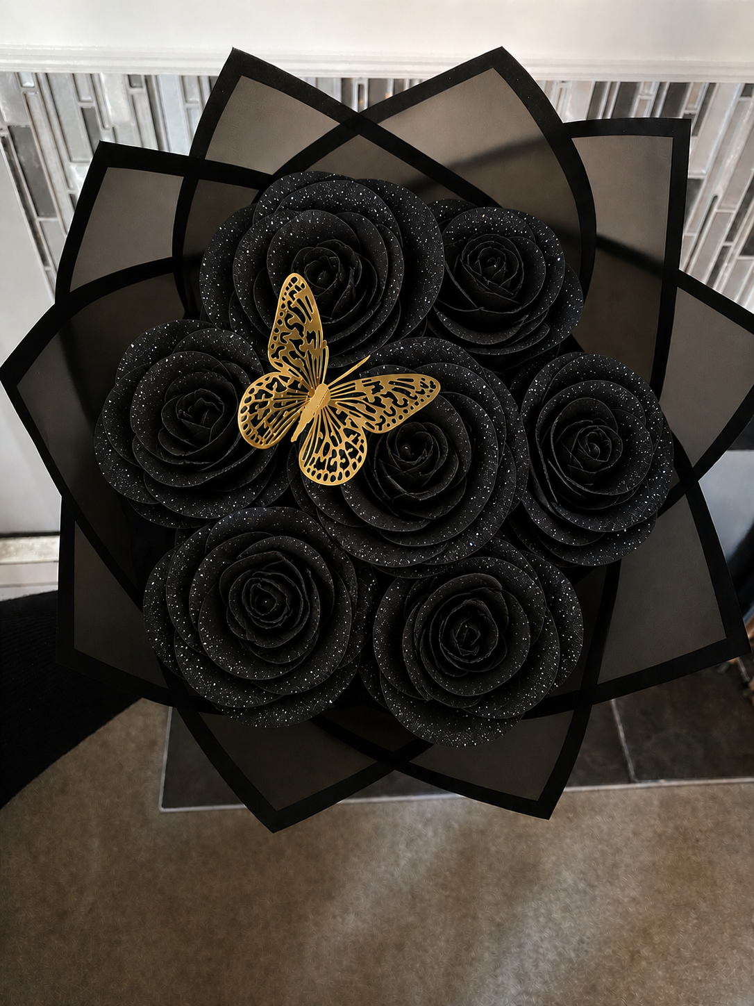 Ramo De Rosas Eternas Color Negro con Detalles Elegantes