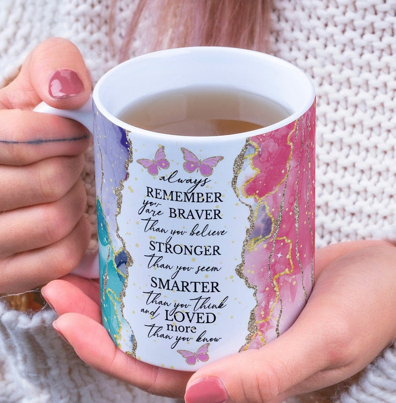 Taza Motivasional Personalizada- Eres Más Fuerte de Lo que crees- Diseño Elegante con Mariposas