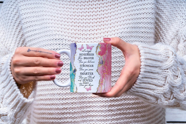 Taza Motivasional Personalizada- Eres Más Fuerte de Lo que crees- Diseño Elegante con Mariposas