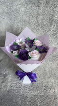 Ramo de flores eternas purpuras y blancas