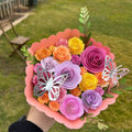 Ramo de flores Eternas Multicolor Con Mariposa